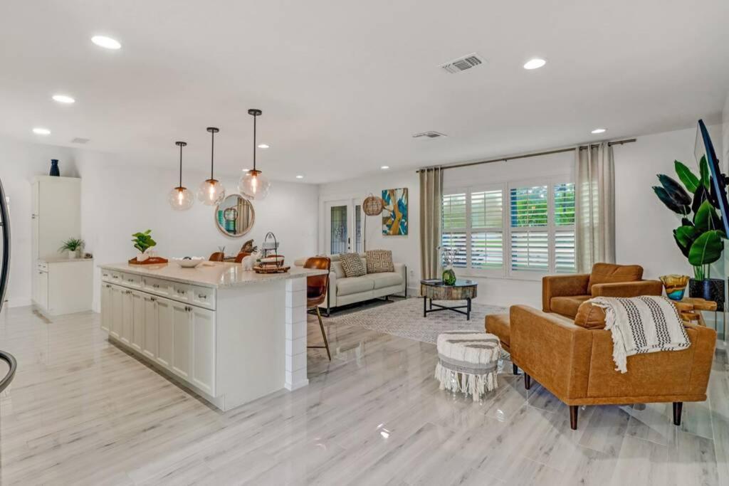 Pool House, Close To The & Down Town Naples! Holiday home Naples