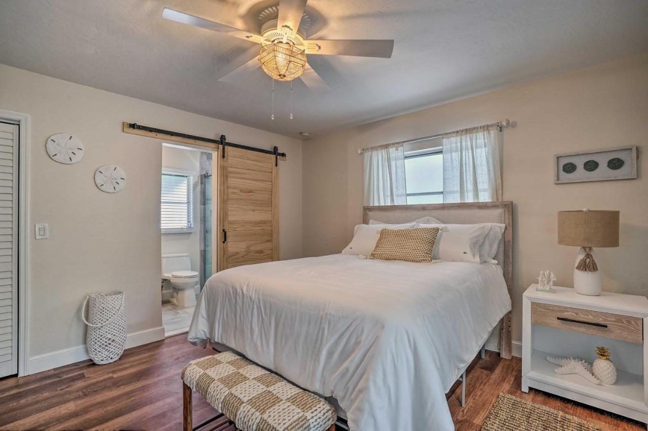 Oasis With Screened Pool, Bike To Beach! Holiday home Naples