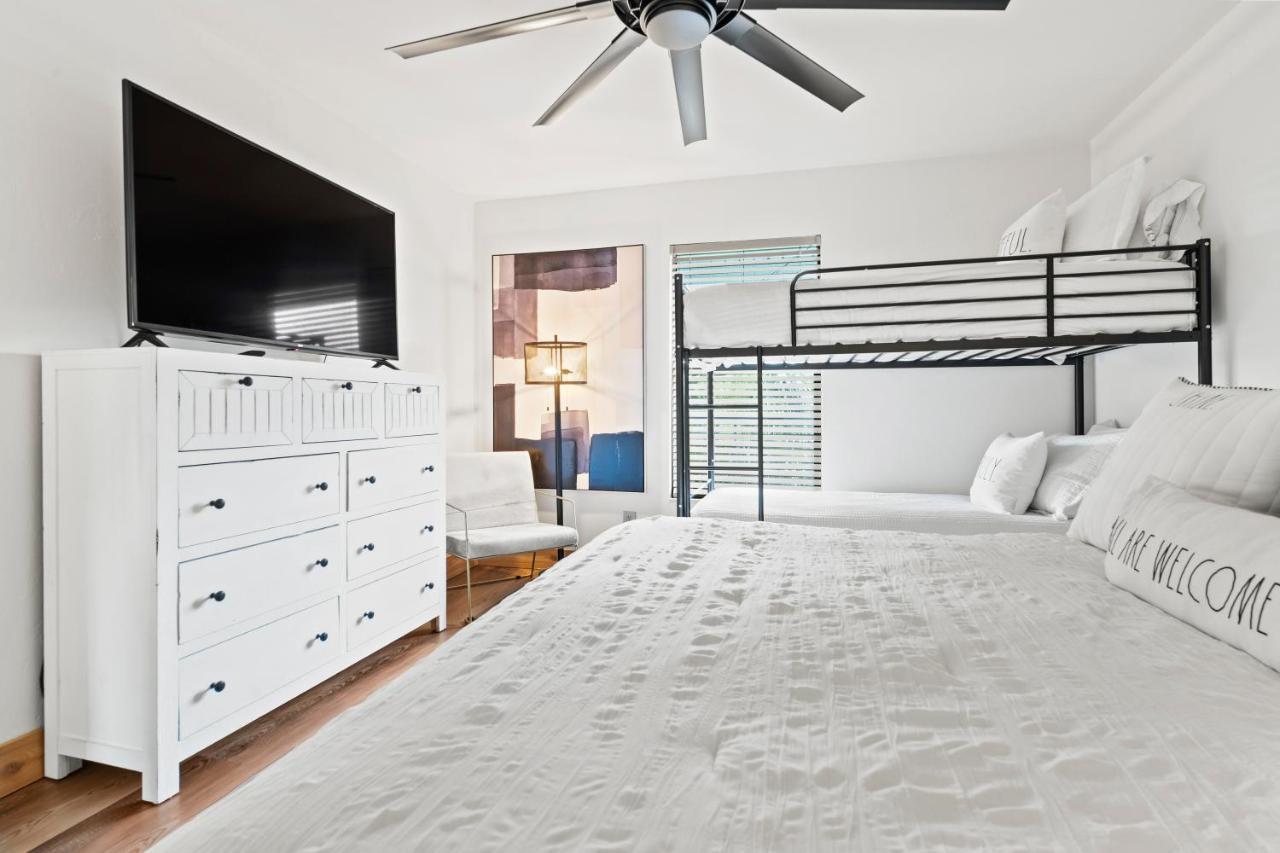 Park Shore Unit Beautiful Beaches And 5th Ave Shopping Apartment *