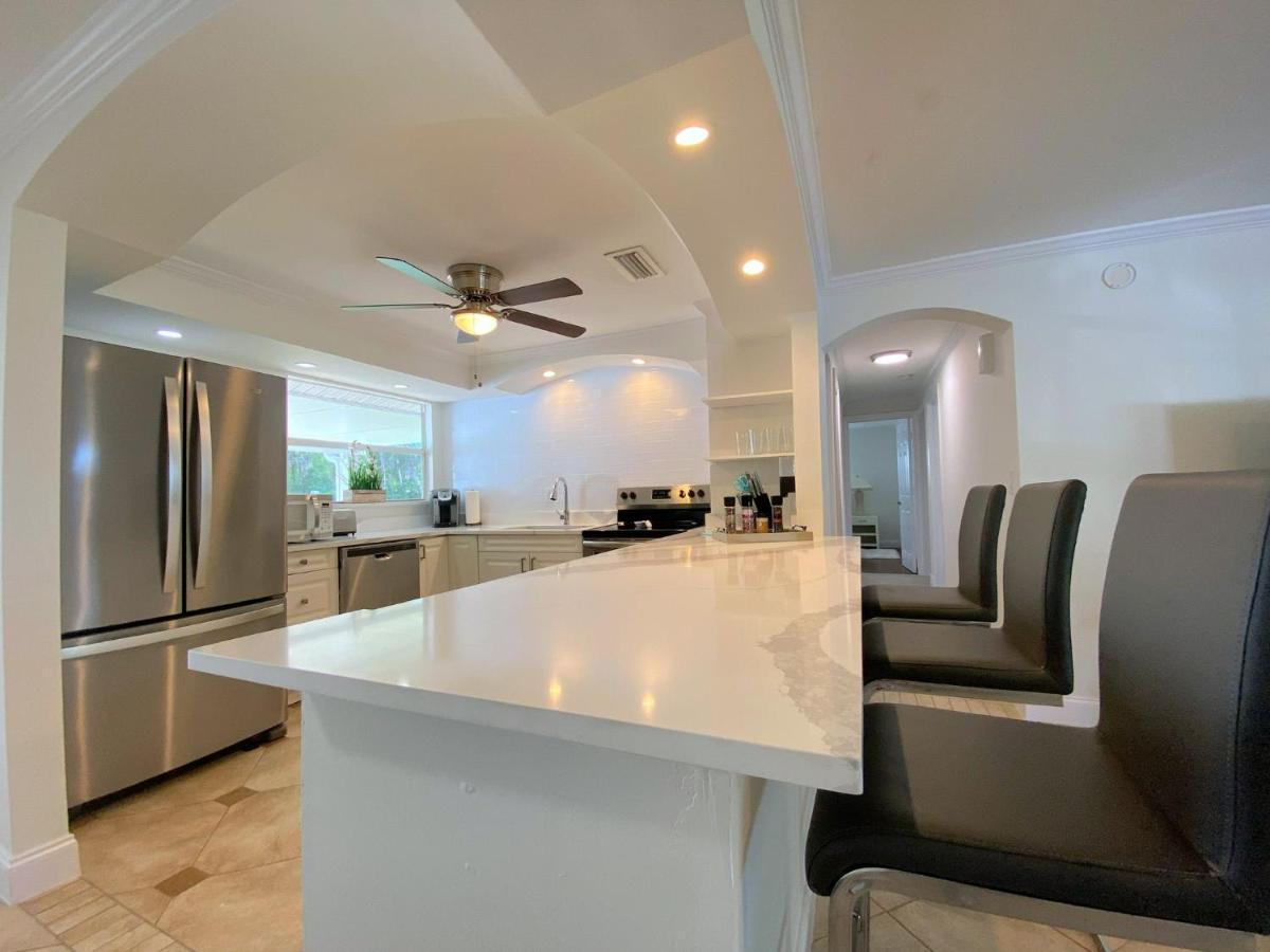 Cheerfull 4/bed/ 3 Bath / Pool / Location *