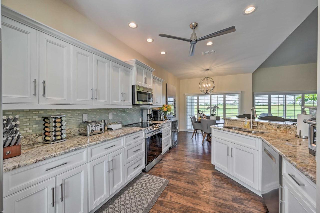 Modern With Amenity Access! Holiday home Naples