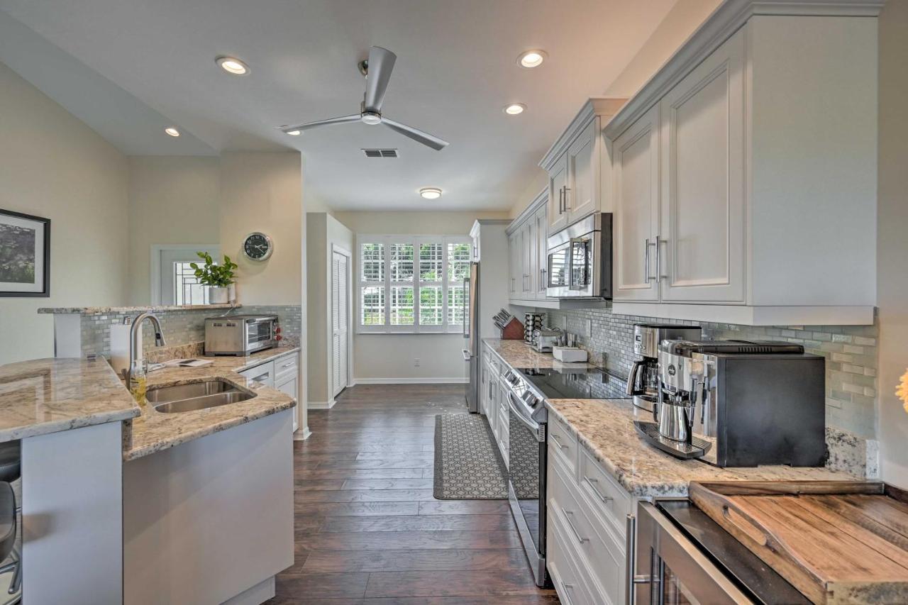 Modern With Amenity Access! Holiday home