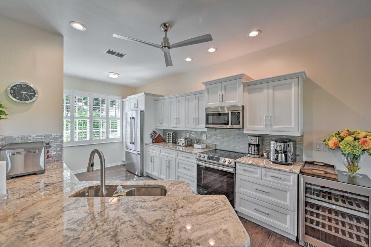 Modern With Amenity Access! Holiday home Naples