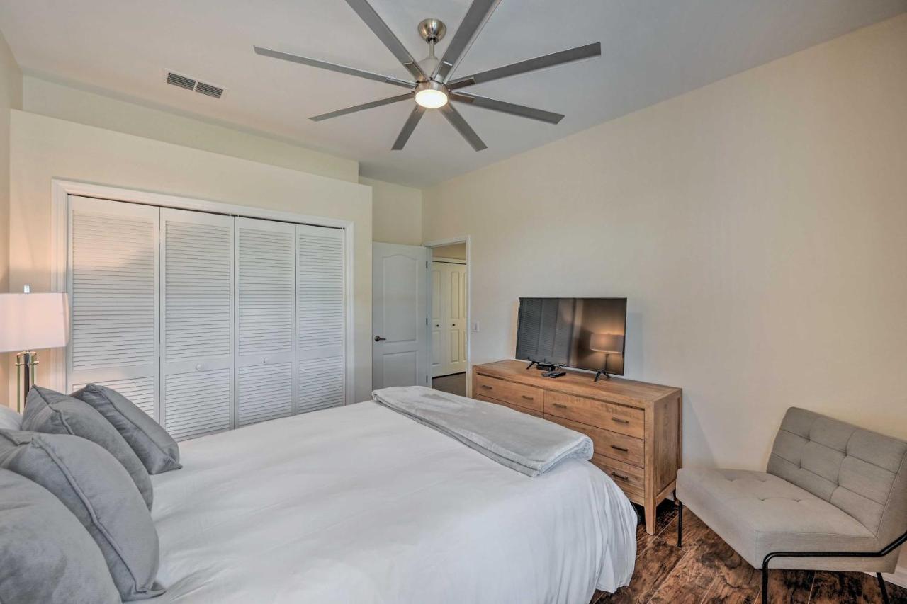 Modern With Amenity Access! Holiday home