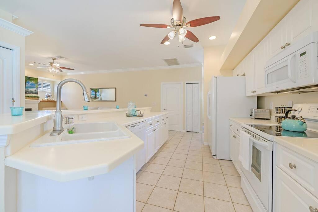 Paradise Escape Luxury Pool W/game King Bed * Naples
