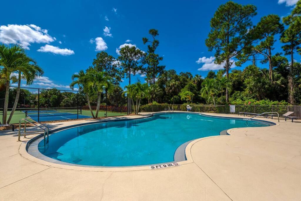 Paradise Escape Luxury Pool W/game King Bed