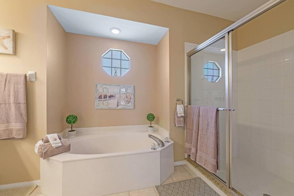 Paradise Escape Luxury Pool W/game King Bed * Naples