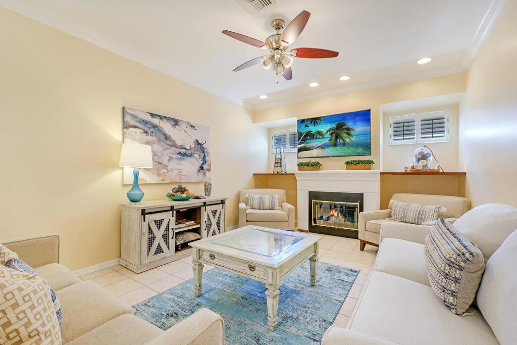 Paradise Escape Luxury Pool W/game King Bed Villa Naples