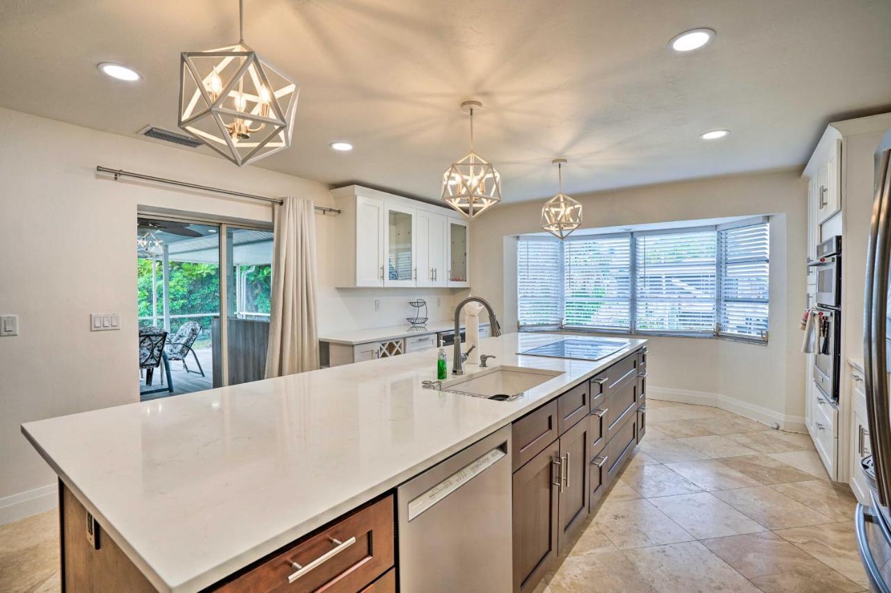 Direct Gulf Access And Lanai Sunny Home! Naples
