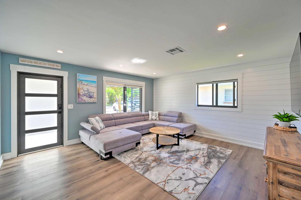 Holiday home Walk To Getaway With Pool In Naples!