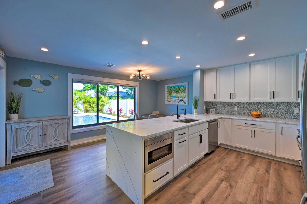 Holiday home Walk To Getaway With Pool In Naples! Naples