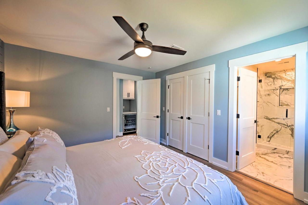 Holiday home Walk To Getaway With Pool In Naples!