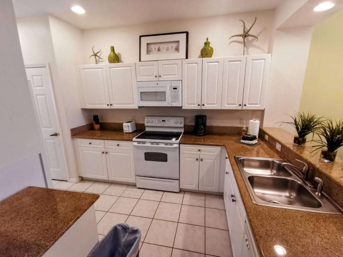 Greenlinks Luxury At Lely Golf - 3 Bedrooms