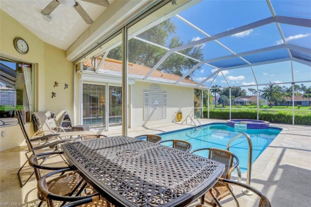 Superb Lakeside With Private Pool Villa