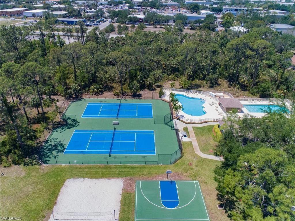 Superb Lakeside With Private Pool Villa Naples