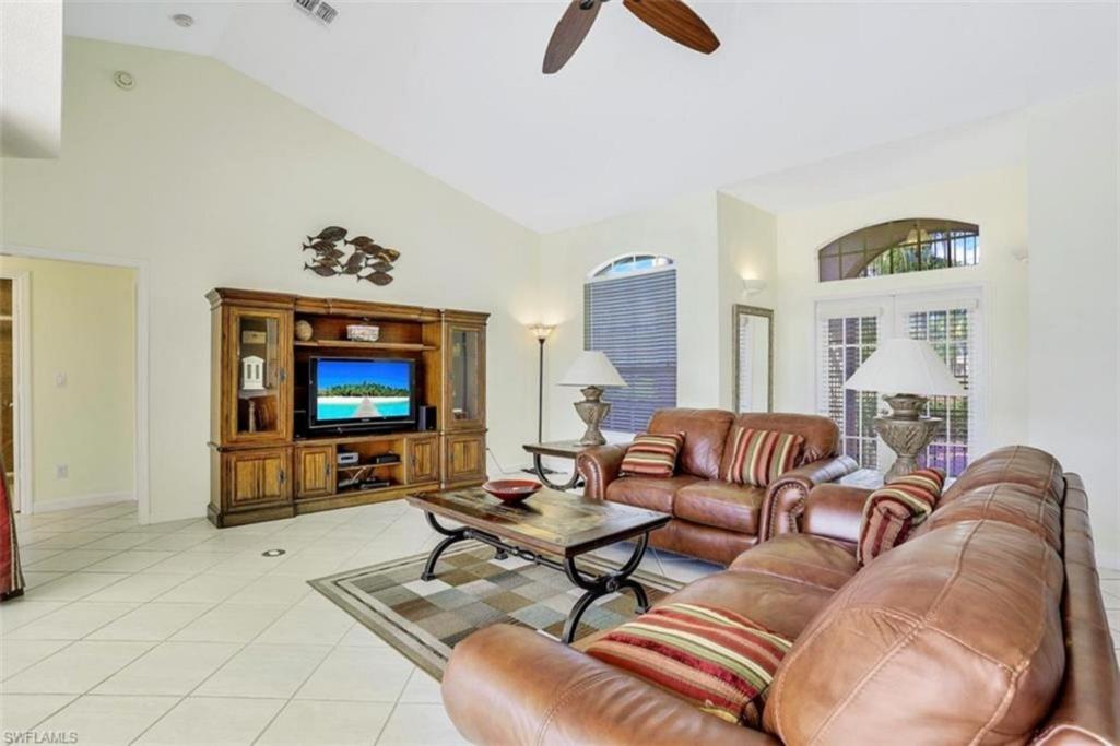 Superb Lakeside With Private Pool