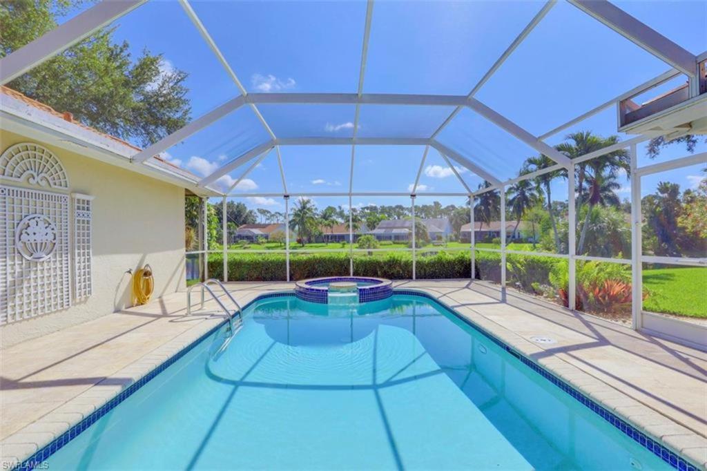 Villa Superb Lakeside With Private Pool *