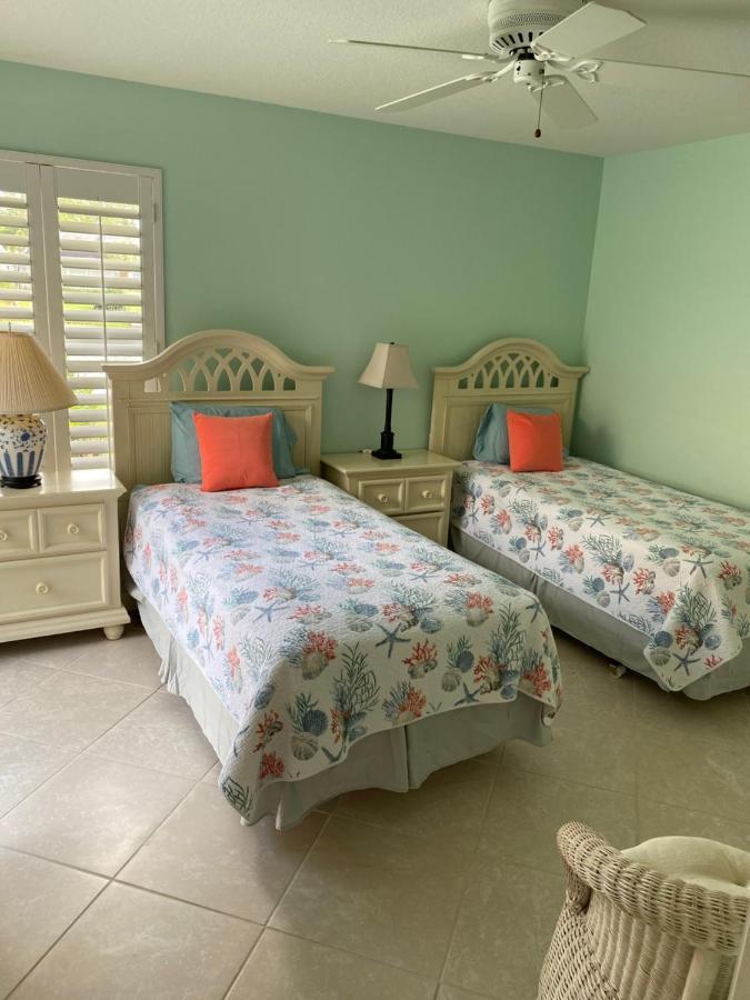 Superb Lakeside With Private Pool Naples