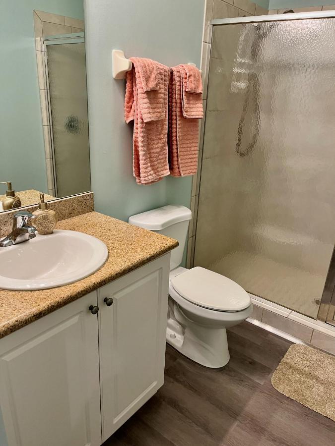 Stunning 2-bedroom Den In Greenlinks Apartment