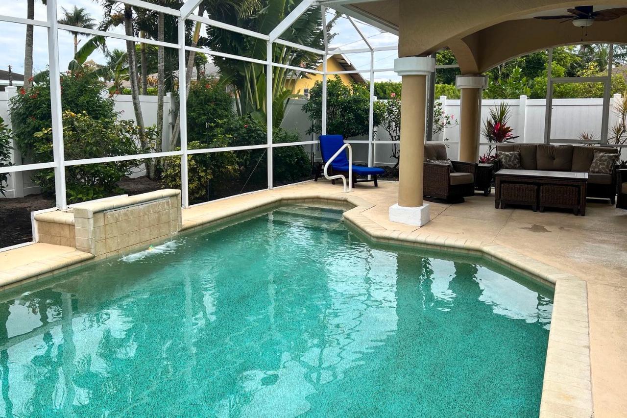 With Private Heated Saltwater Poolandlanai Holiday home