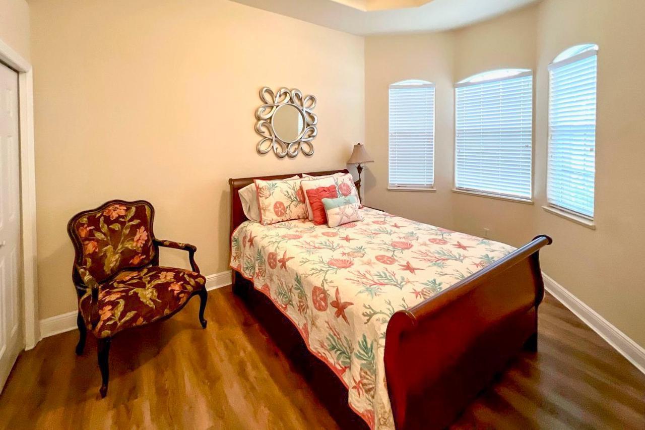 With Private Heated Saltwater Poolandlanai Holiday home Naples