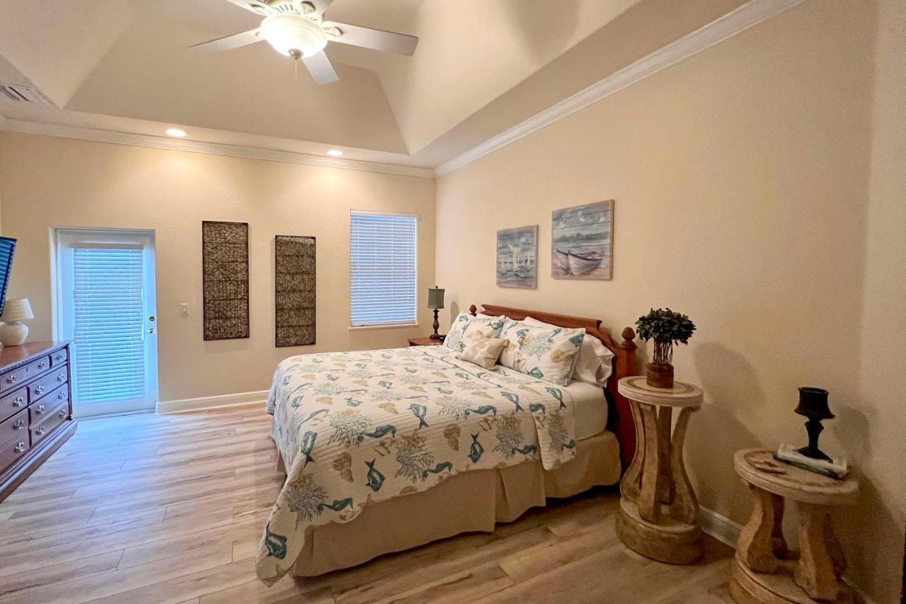 With Private Heated Saltwater Poolandlanai Holiday home *