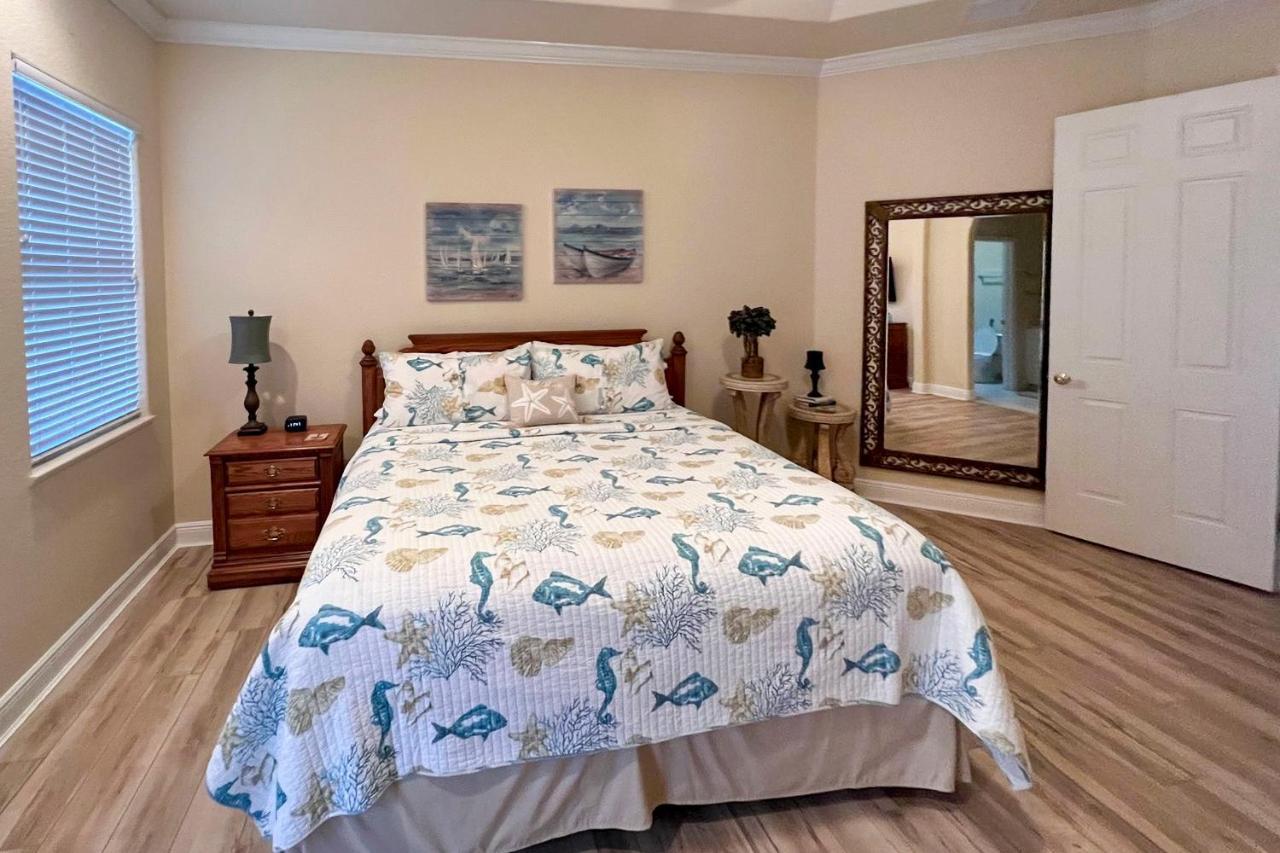 Holiday home With Private Heated Saltwater Poolandlanai