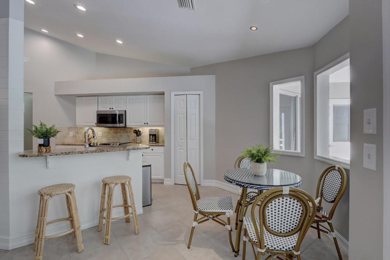 Piccadilly House: Updated Retreat With Private Pool Near Downtown & Beaches Holiday home *
