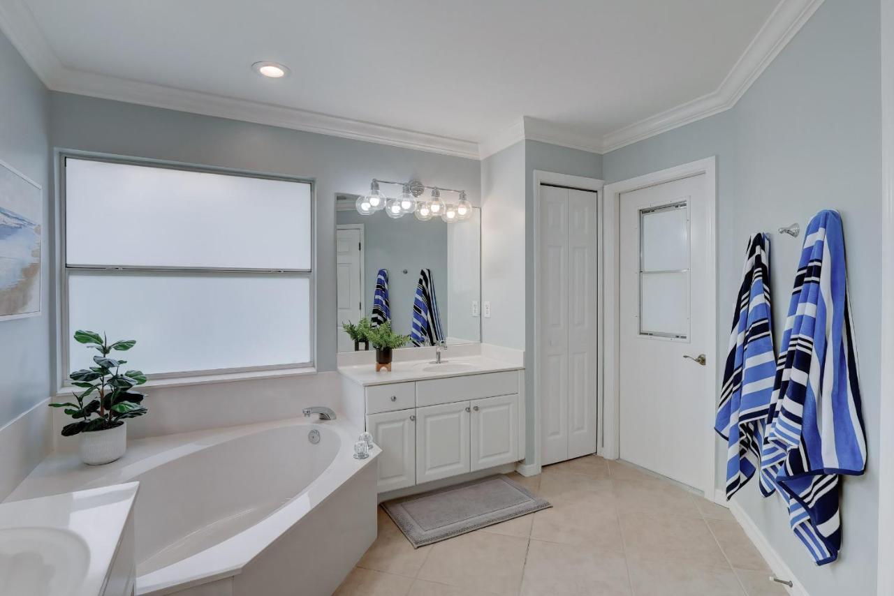 Piccadilly House: Updated Retreat With Private Pool Near Downtown & Beaches * Naples
