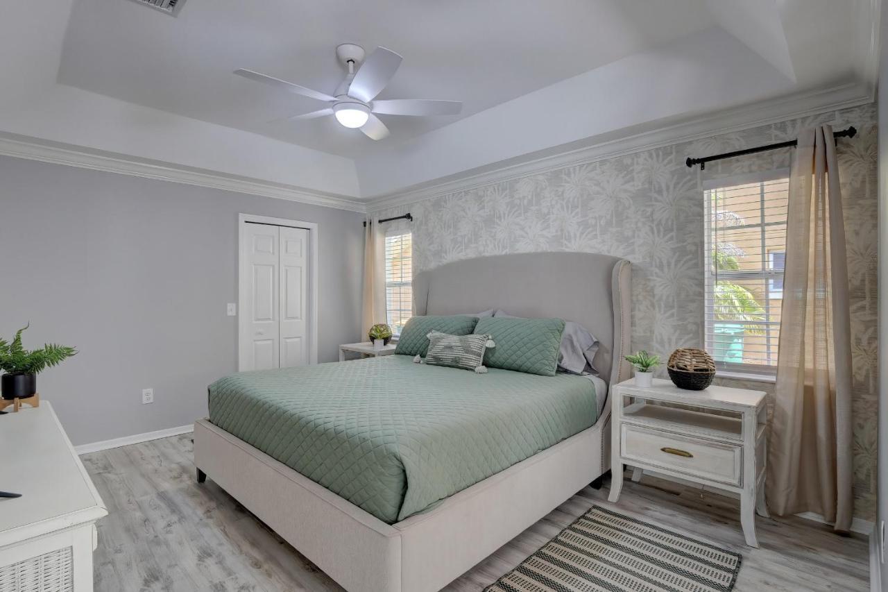 Holiday home Piccadilly House: Updated Retreat With Private Pool Near Downtown & Beaches