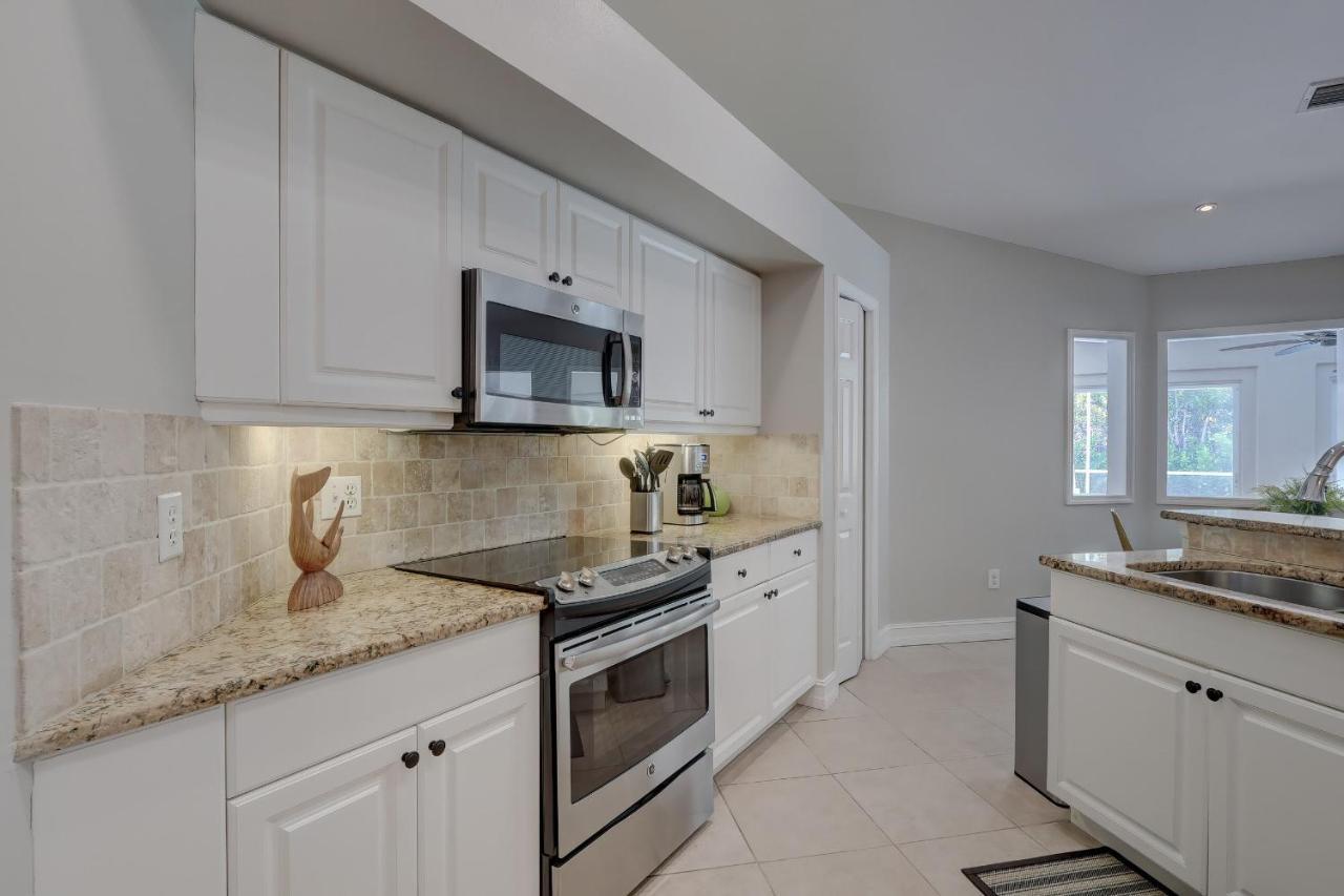 Piccadilly House: Updated Retreat With Private Pool Near Downtown & Beaches Holiday home *
