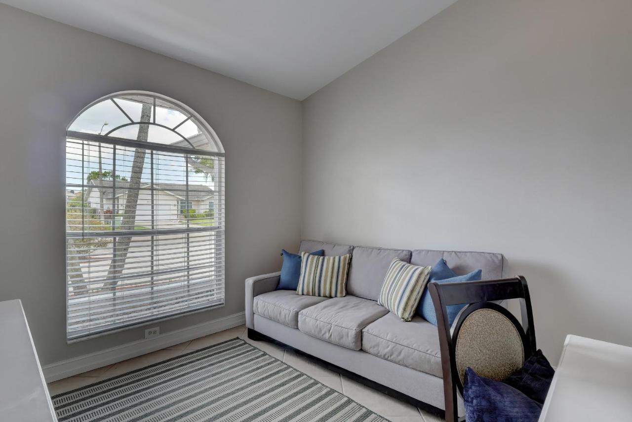 Piccadilly House: Updated Retreat With Private Pool Near Downtown & Beaches Holiday home *