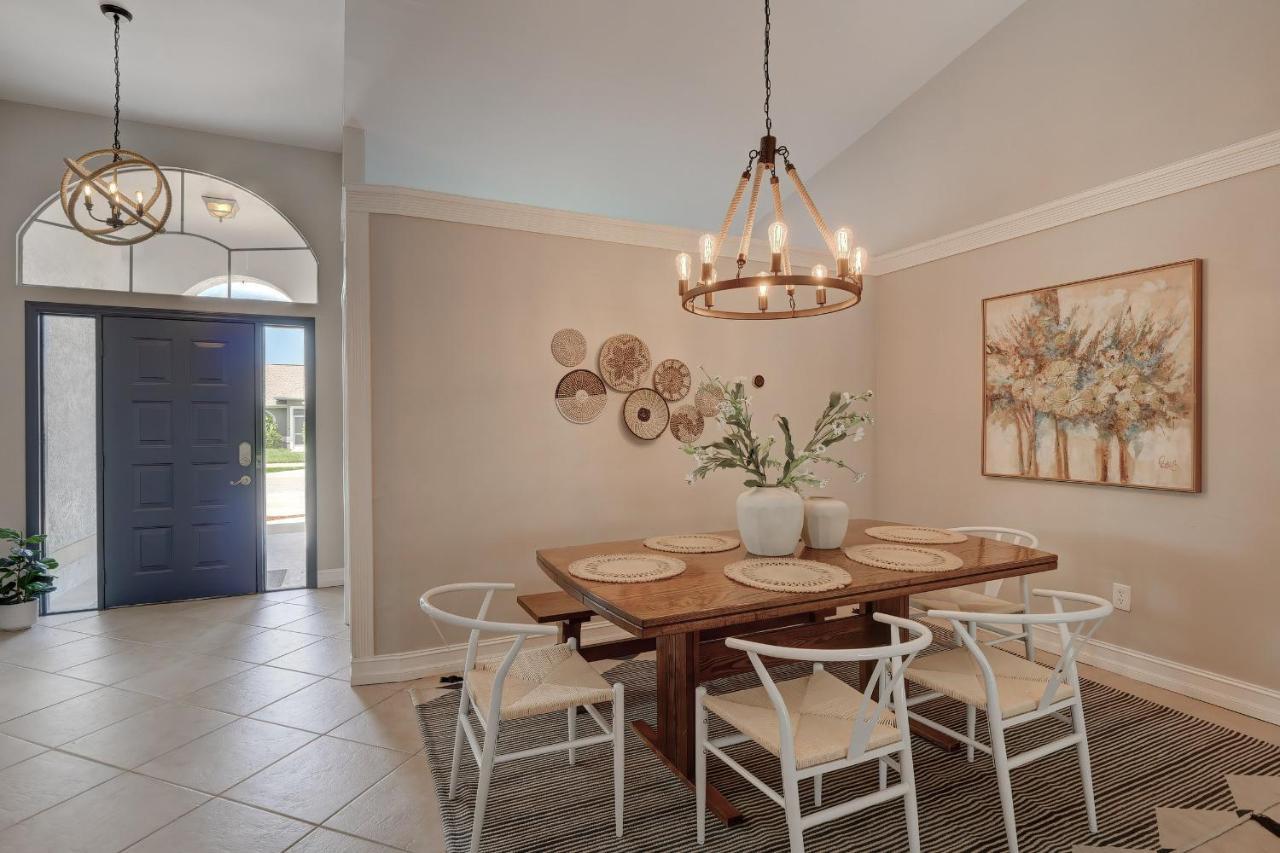 Piccadilly House: Updated Retreat With Private Pool Near Downtown & Beaches Holiday home *