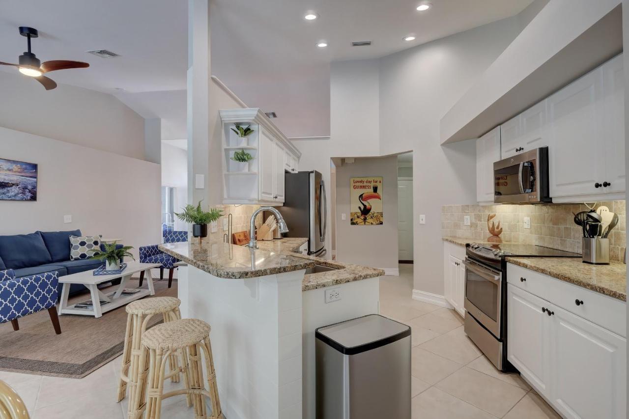 Holiday home Piccadilly House: Updated Retreat With Private Pool Near Downtown & Beaches