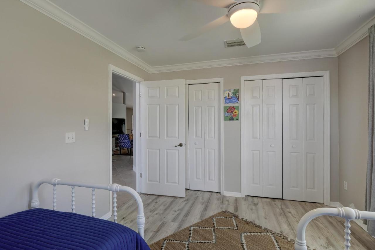 Piccadilly House: Updated Retreat With Private Pool Near Downtown & Beaches Holiday home *