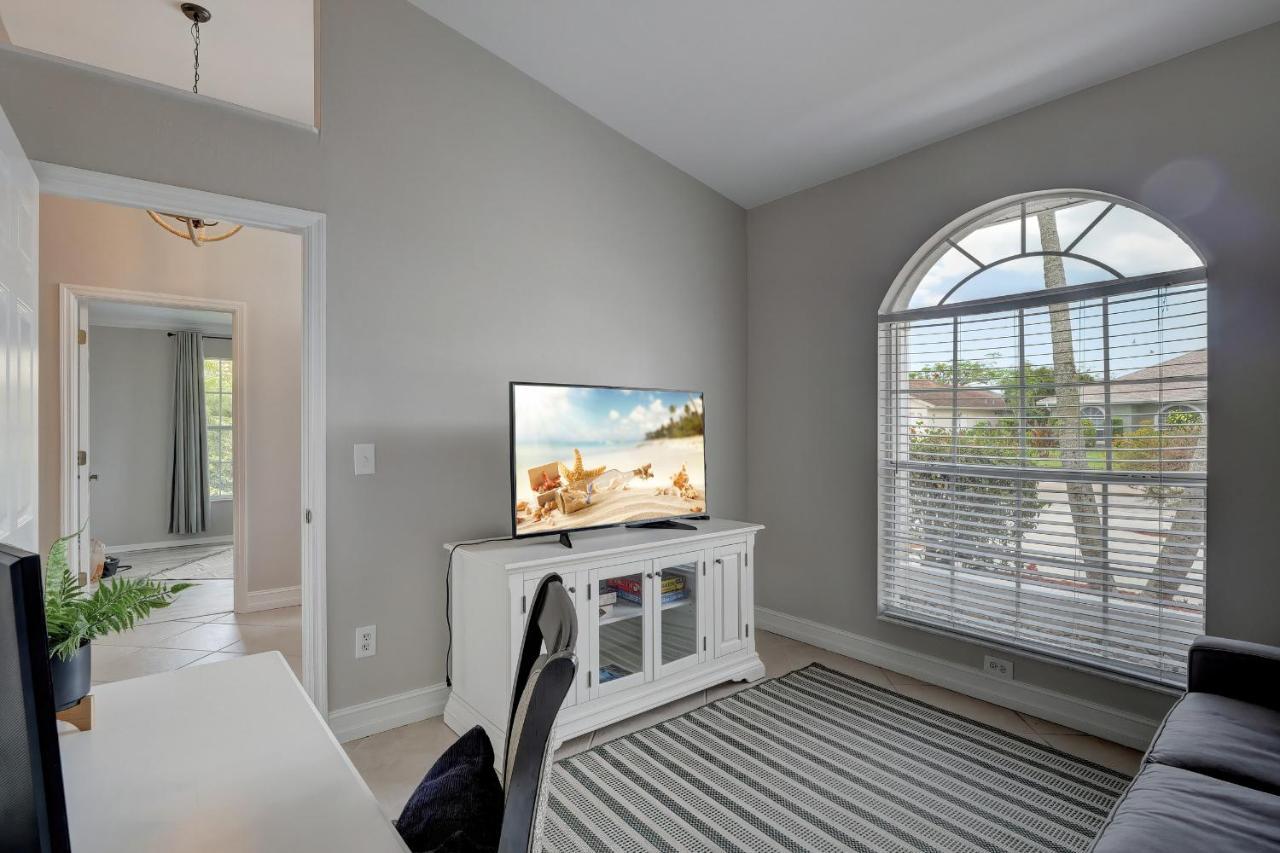 Piccadilly House: Updated Retreat With Private Pool Near Downtown & Beaches Holiday home