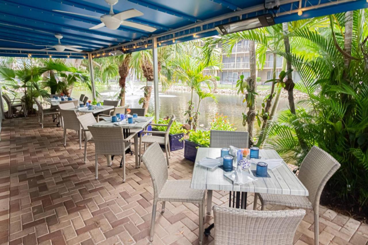 Park Shore Resort, 1st Floor, Bldg.i, End Unit * Naples