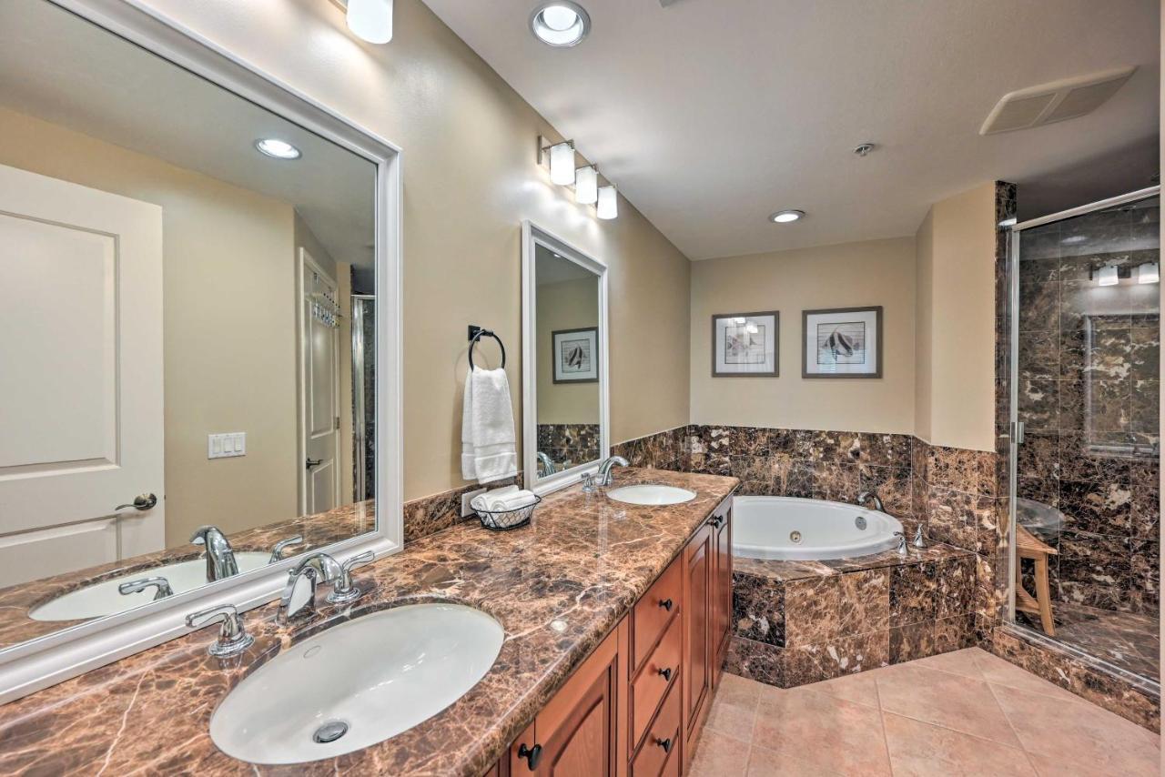 Luxe Bay Near Fifth Ave! Naples