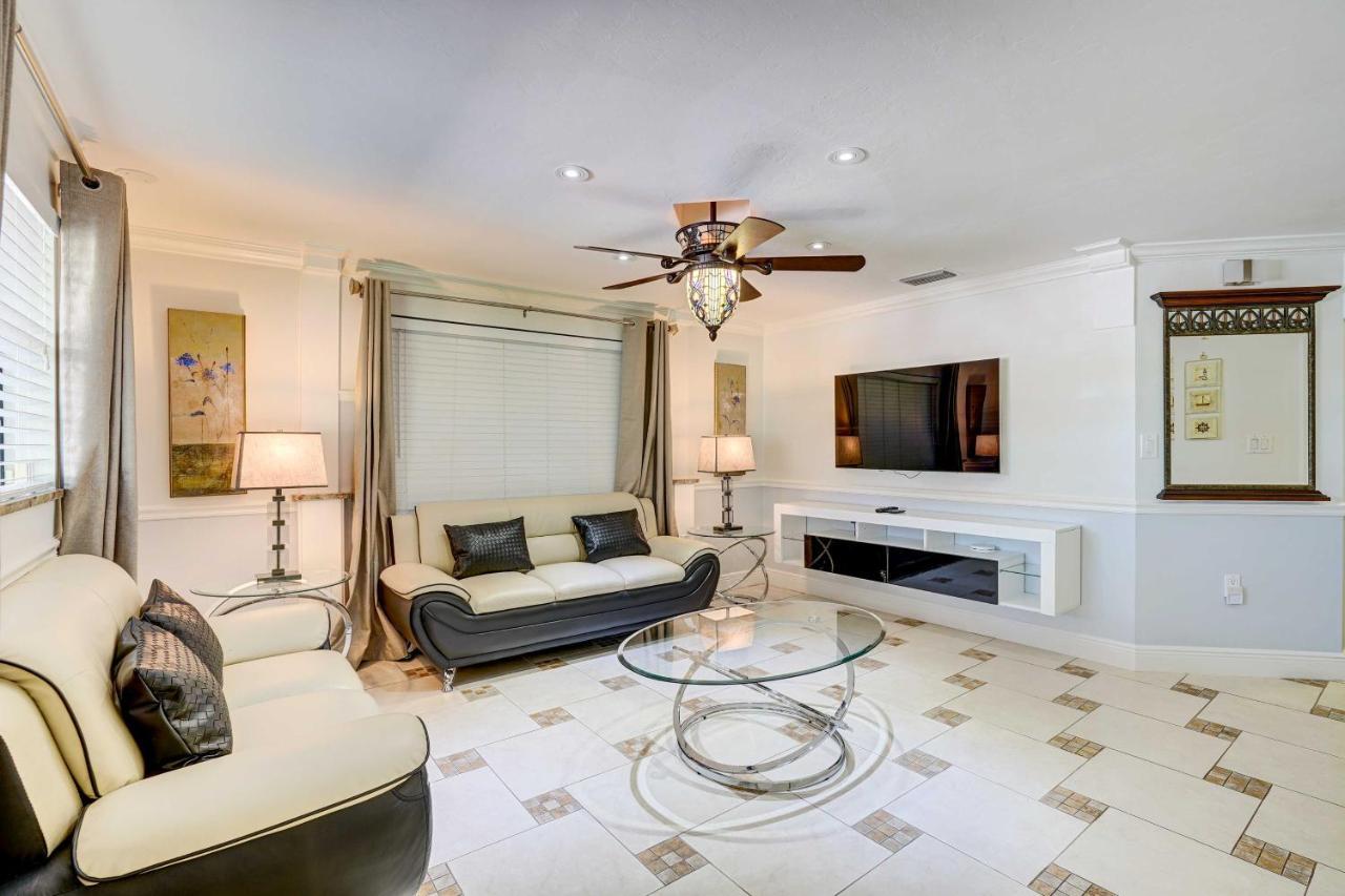 Holiday home Breezy With Private Outdoor Pool! *