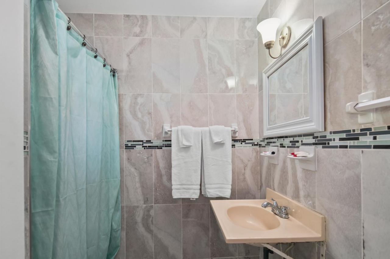 Tamiami Motel 2*