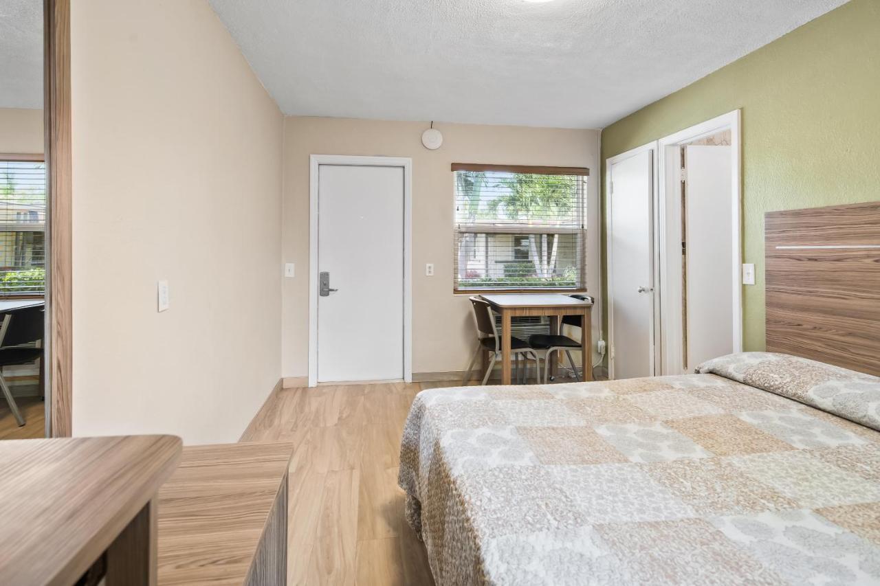 Tamiami Motel 2*
