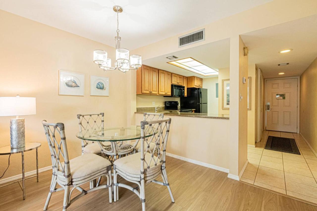 Park Shore Resort, 1st Floor, Bldg.i, End Unit * Naples