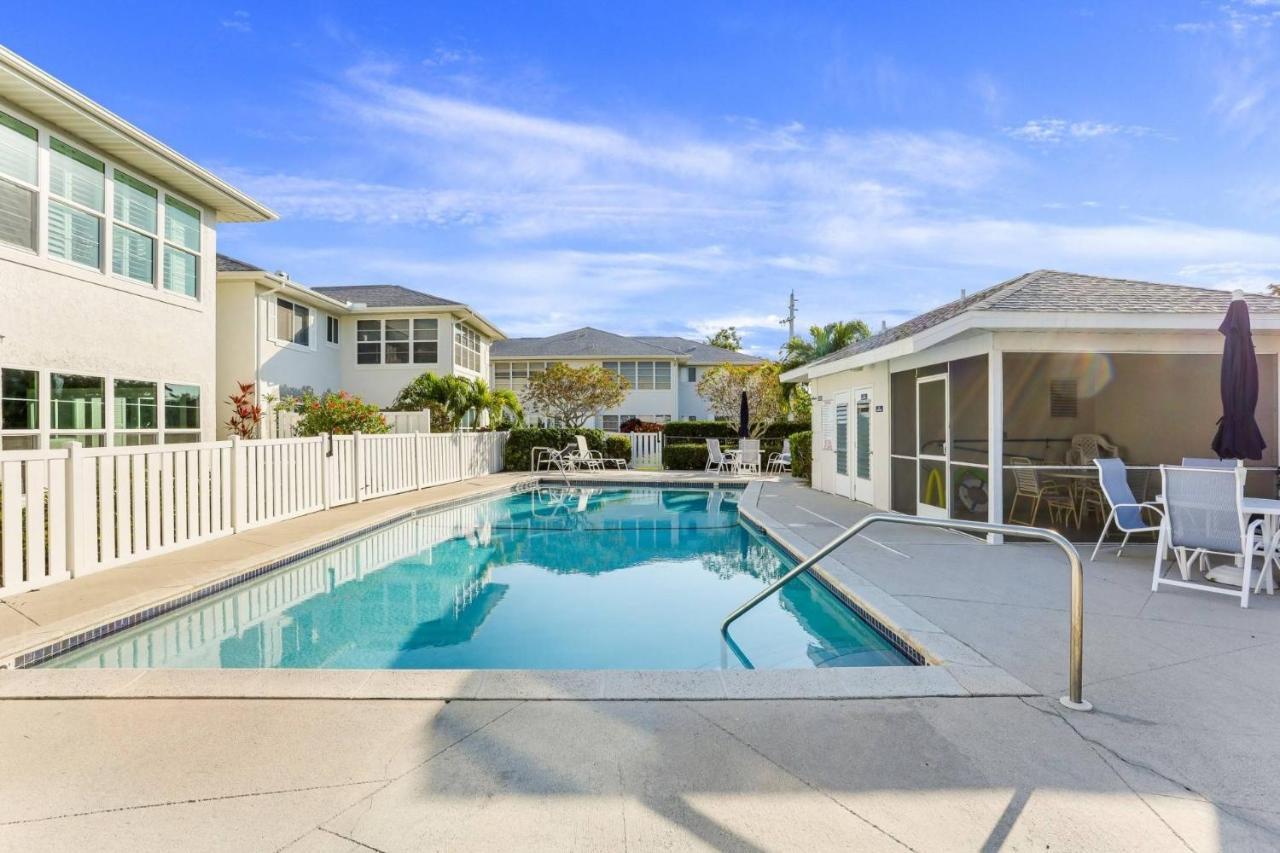 The Shore Club At Park Shore Holiday home *