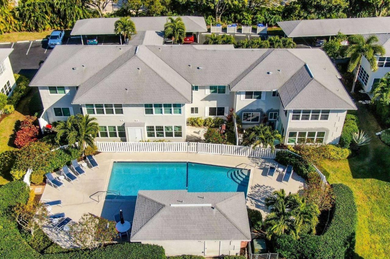The Shore Club At Park Shore Naples