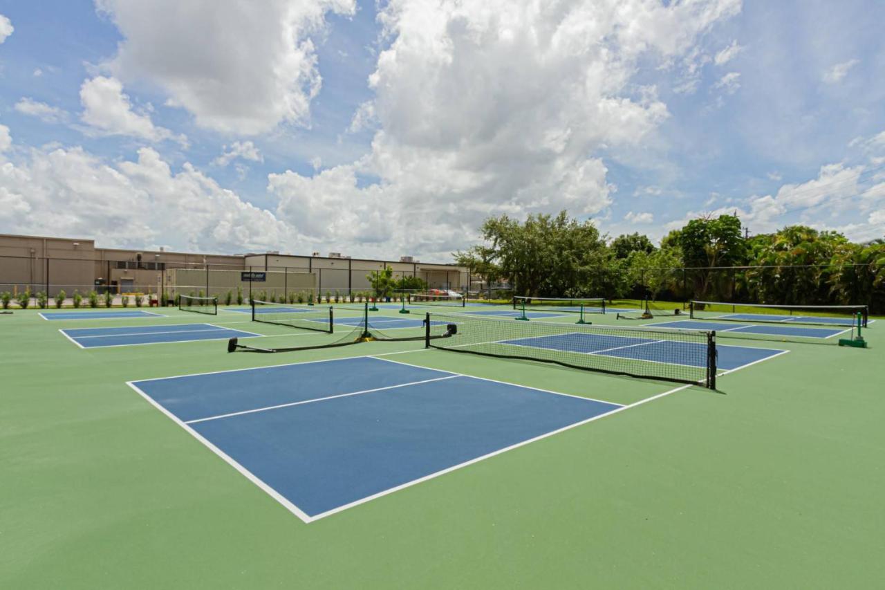 Park Shore Resort, 1st Floor, Bldg.i, End Unit Holiday home