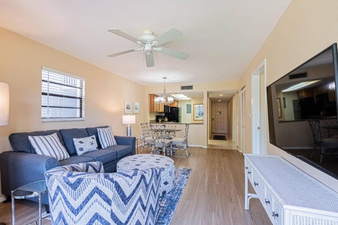 Park Shore Resort, 1st Floor, Bldg.i, End Unit * Naples