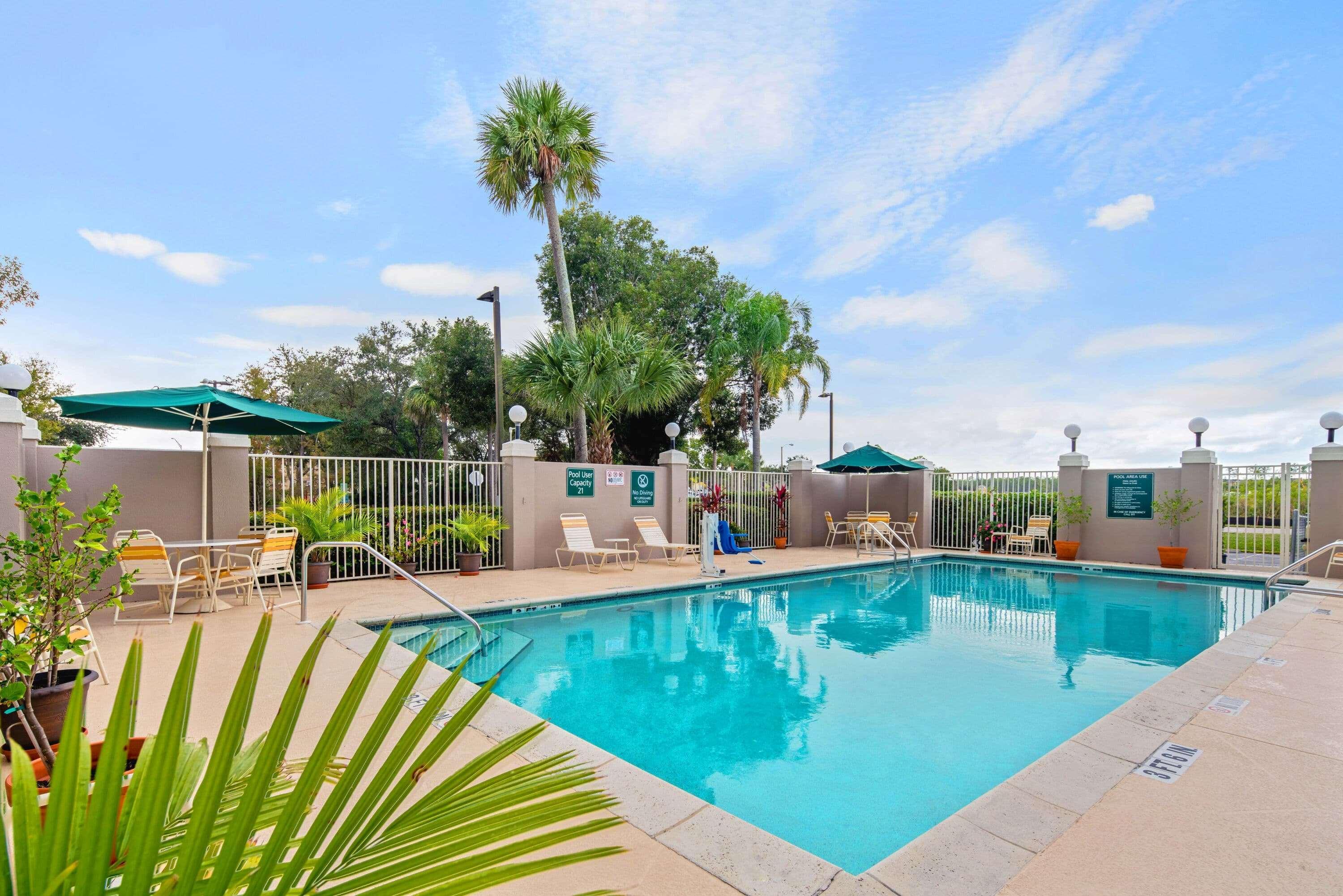 Hotel La Quinta By Wyndham Naples East 3*