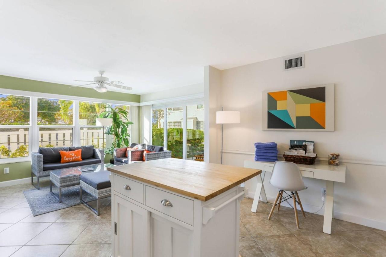 The Shore Club At Park Shore Holiday home