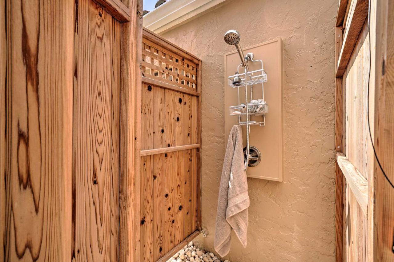Luxury - Walk To Vanderbilt Beach! Holiday home Naples