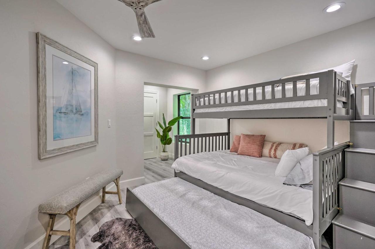 Luxury - Walk To Vanderbilt Beach! Holiday home